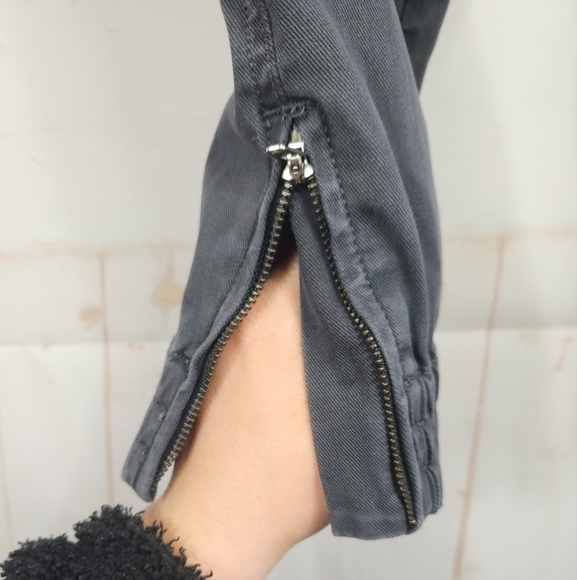 Spanx Stretch Twill Cargo Jogger Pants in Washed Black/Gray Medium (6-8) - Picture 9 of 11